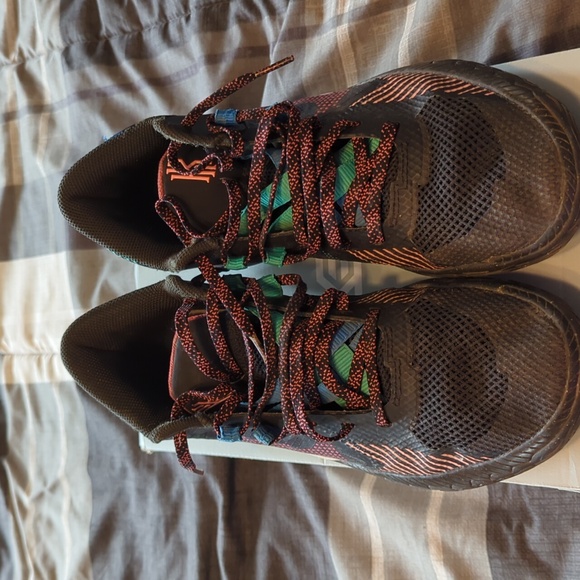 Nike Unisex Kyrie Flytrap V - Picture 1 of 6